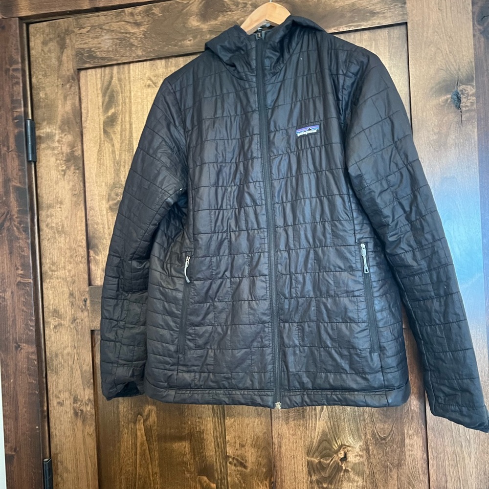 Patagonia Black puff Woman’s packable jacket